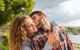 How do introverts and extroverts date?