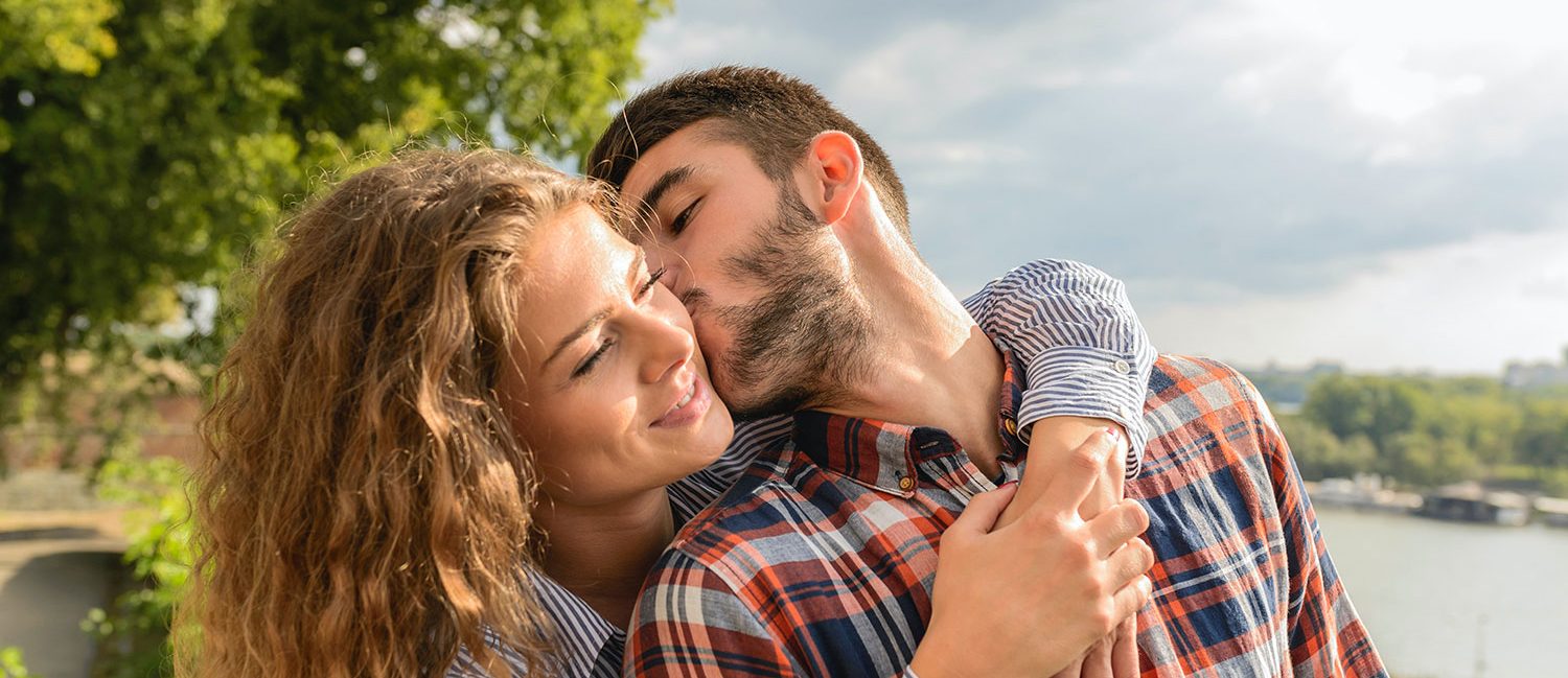 How do introverts and extroverts date?