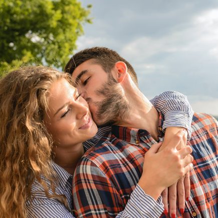 How do introverts and extroverts date?